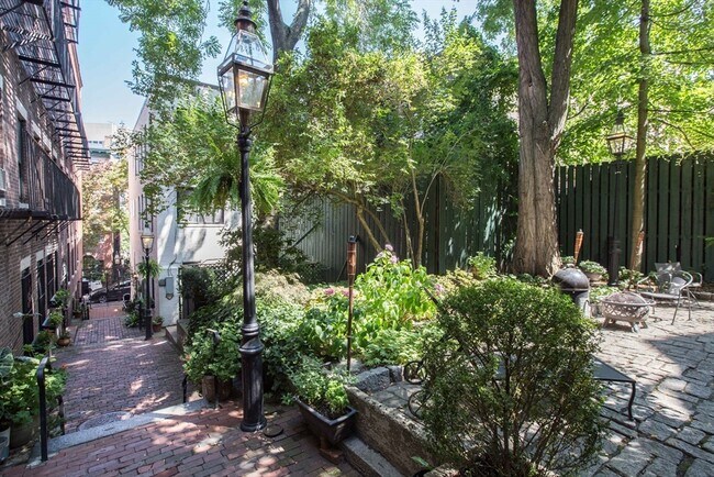 Building Photo - 7 Primus Ave