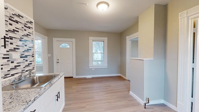 Building Photo - 3218-22 Walton