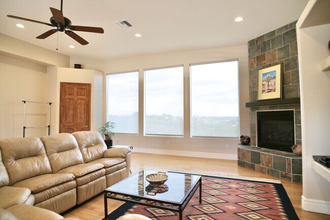 Building Photo - Mountain and City Views from this Furnishe...