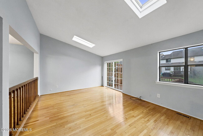 Building Photo - 276 Longwood Dr