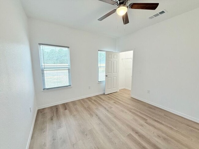 Building Photo - 3359 Country Ln