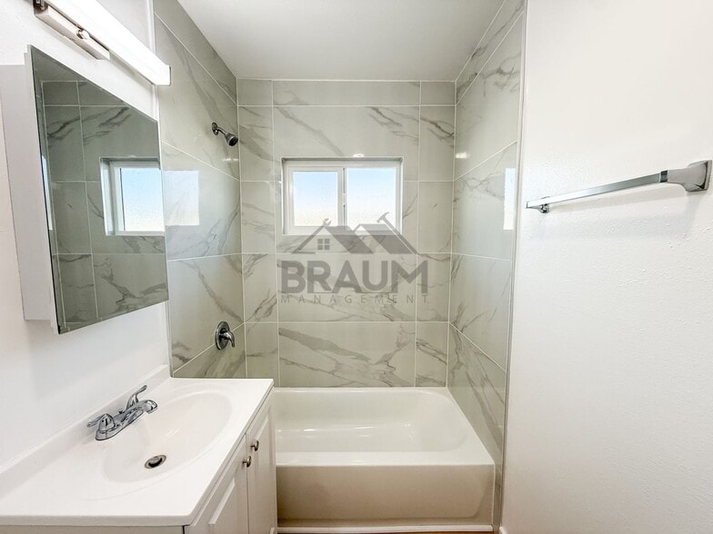 Building Photo - 4636 Laurel Canyon Blvd