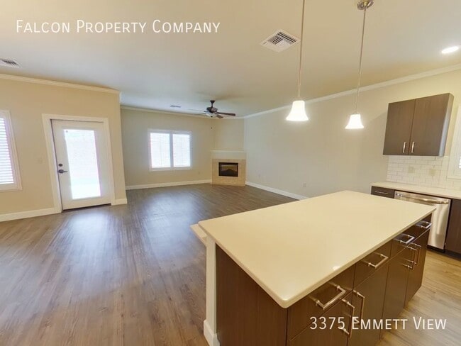 Building Photo - Fabulous Townhome in Stetson Hills! - Leas...