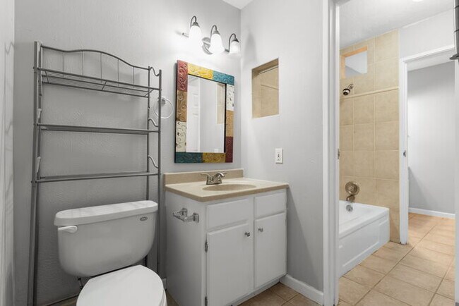 Building Photo - Recently updated 2 bedroom condo with upgr...