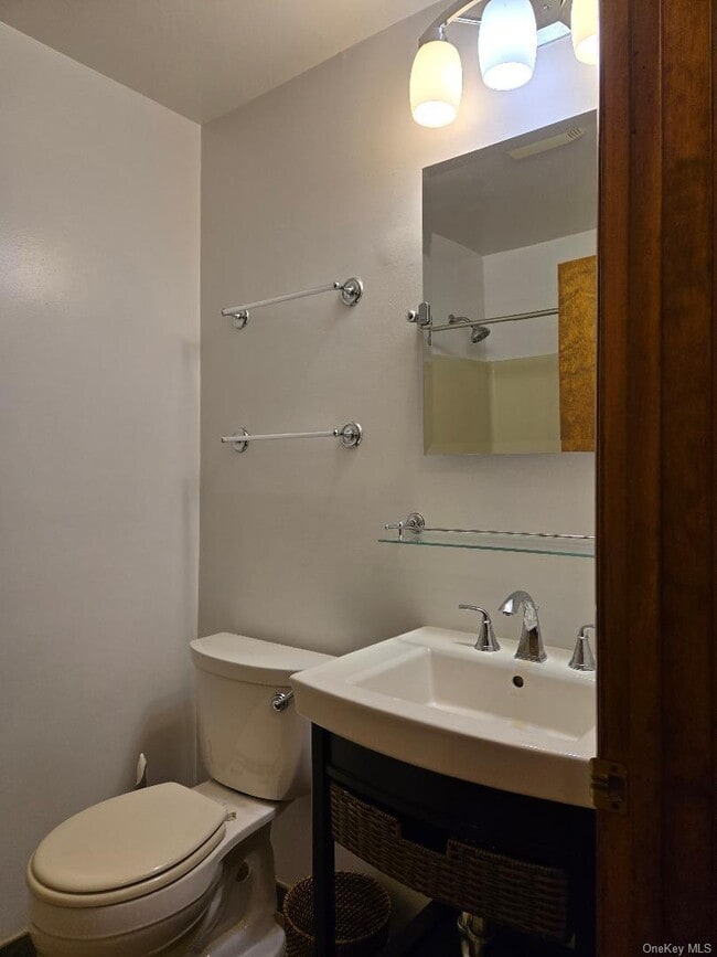 Building Photo - 731 Panorama Dr