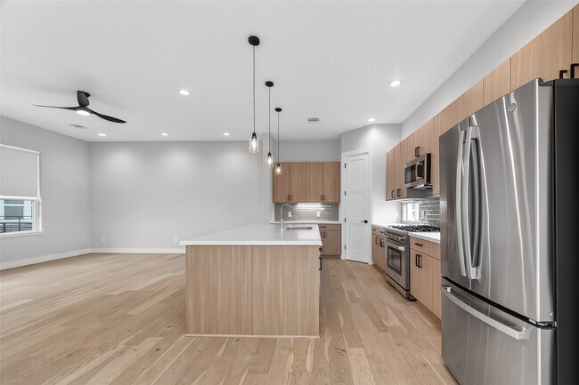 Building Photo - 2511 N MacGregor Way