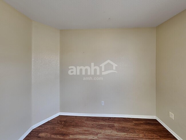 Building Photo - 8409 S 50th Ln