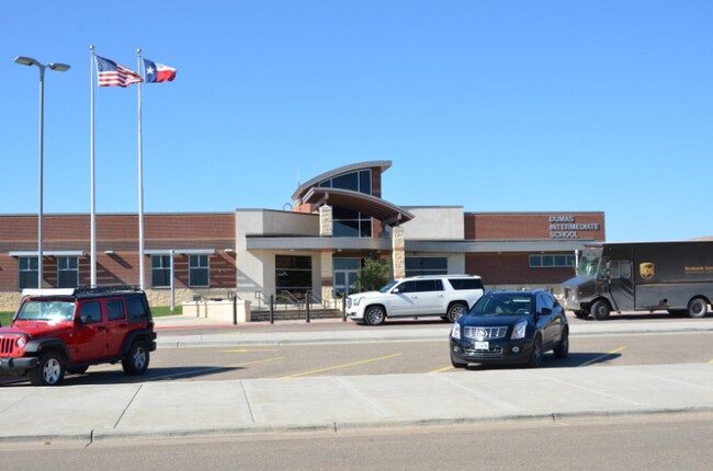 Building Photo - 1725 E 1st St