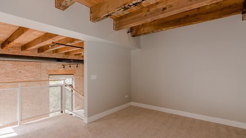 Building Photo - 729 N Sangamon St