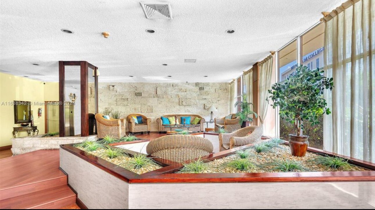 Building Photo - 4675 W 18th Ct