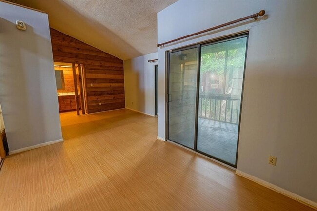 Building Photo - 1800 Nicklaus Dr