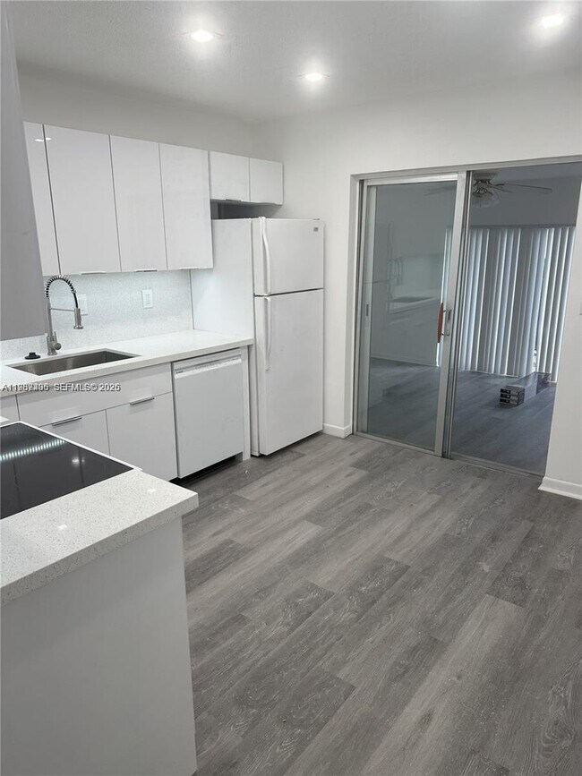 Building Photo - 3268 SW 25th St