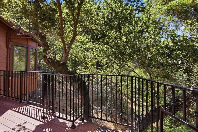 Building Photo - 3911 Pepper Tree Ct