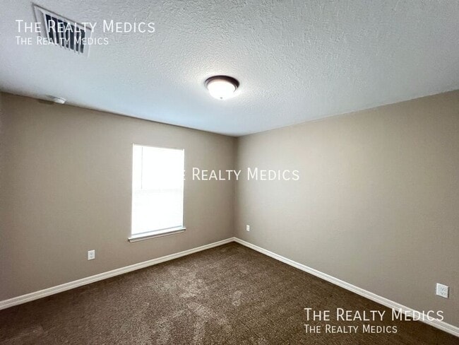 Building Photo - 53 Maple Dr