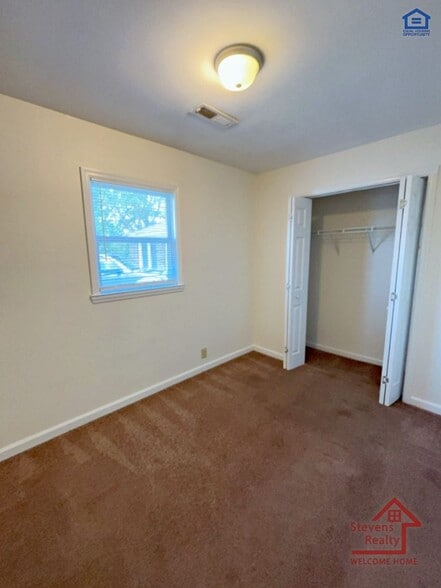 Building Photo - 702 Couch St