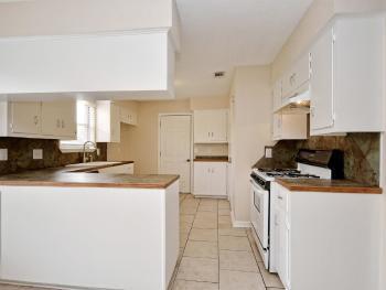 Building Photo - 905 Parker Cir