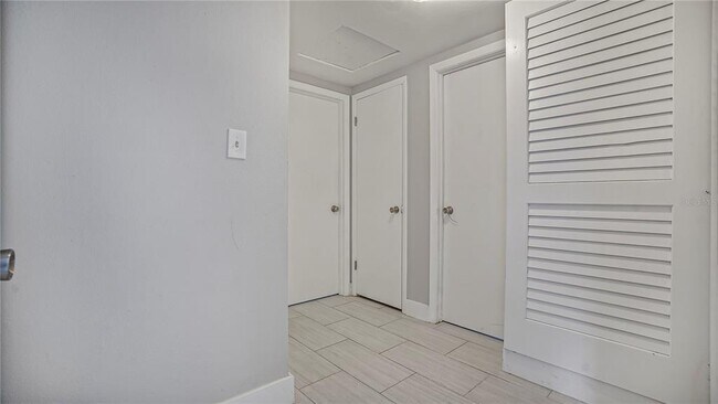 Building Photo - 2992 Chantilly Ave