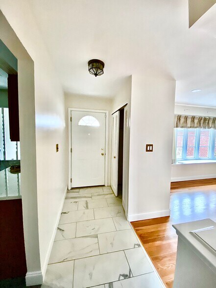 Building Photo - 4505 Shenandoah Ave