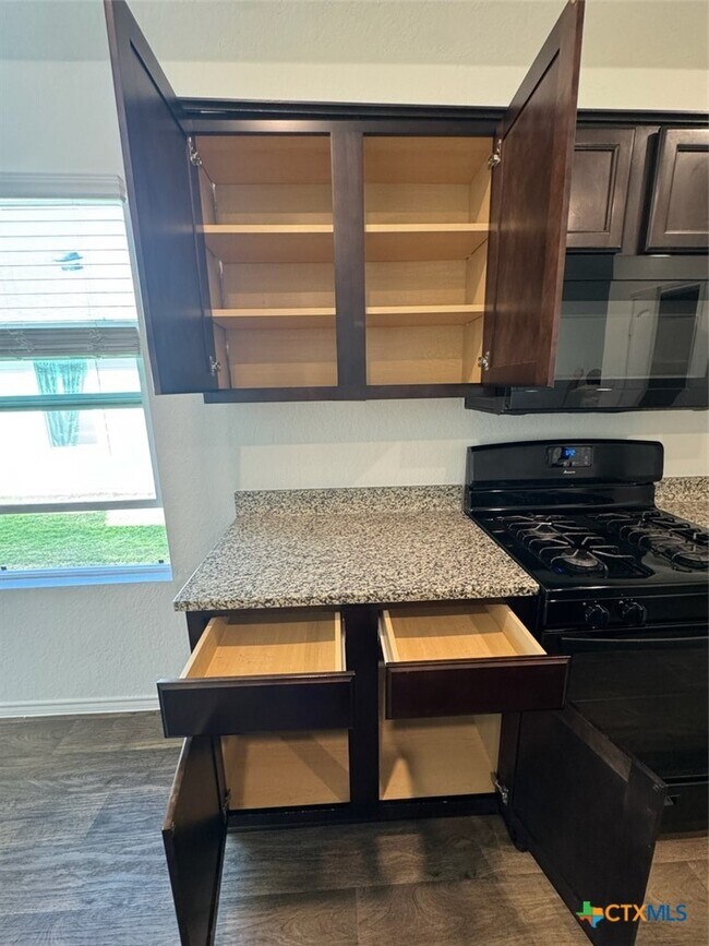 Building Photo - 908 Adler Way