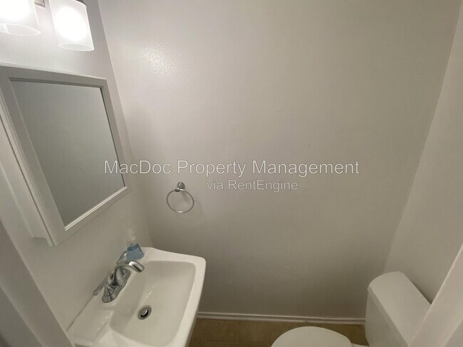 Building Photo - 810 Sledgehammer Dr