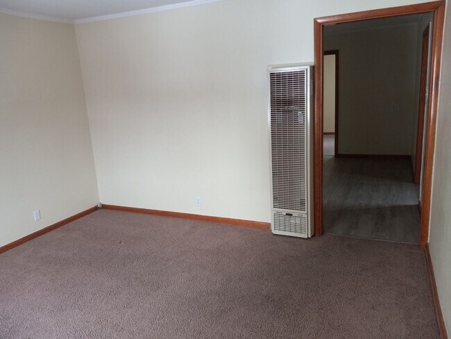 Building Photo - 67 N Kennebec Ave