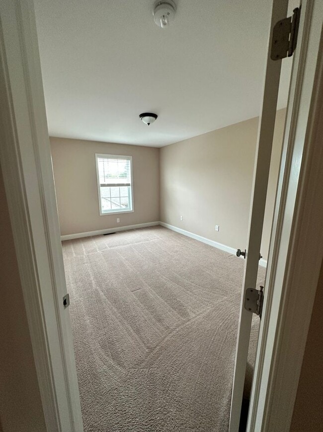 Building Photo - 2173 Versailles Dr