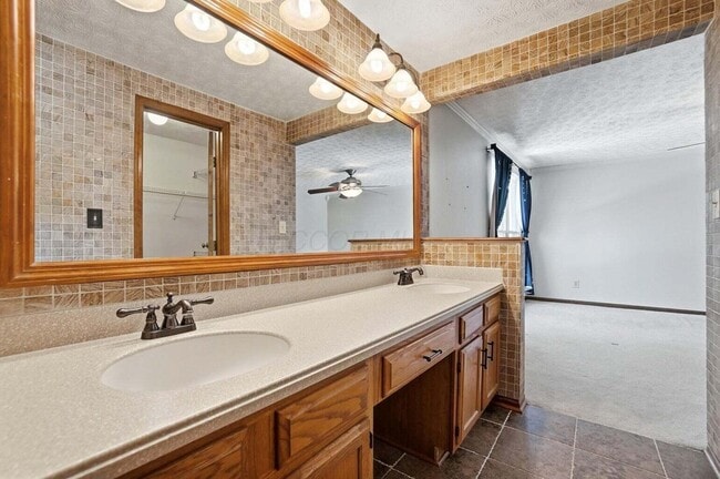 Building Photo - 1986 Sutter Pkwy