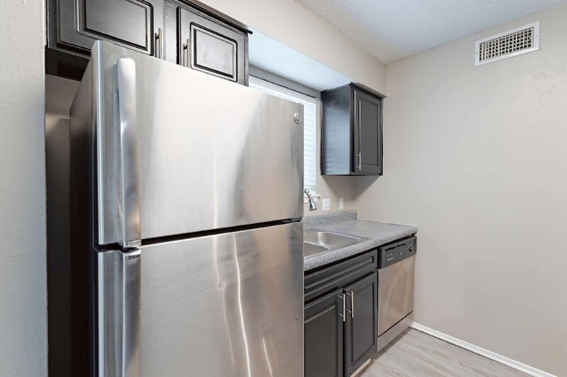 Building Photo - 531 Bedford Rd