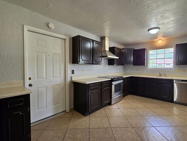 Building Photo - 230 Mighty Oak Ln