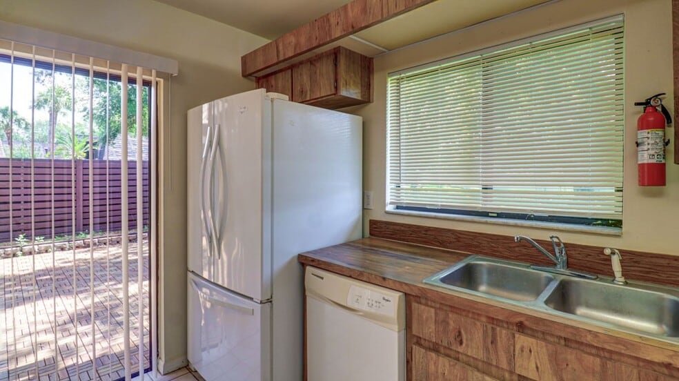 Building Photo - 15206 W Pond Woods Dr