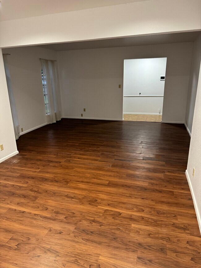 Building Photo - 200 Shalimar Dr