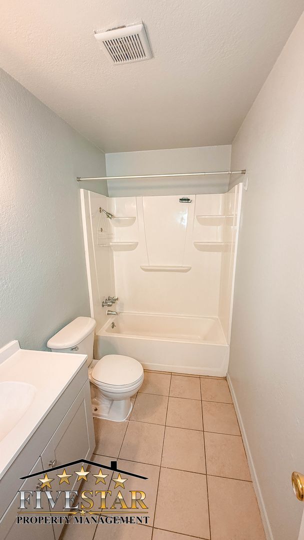 Building Photo - 200 Haven Dr
