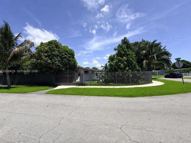 Building Photo - 19202 NW 23rd Ct