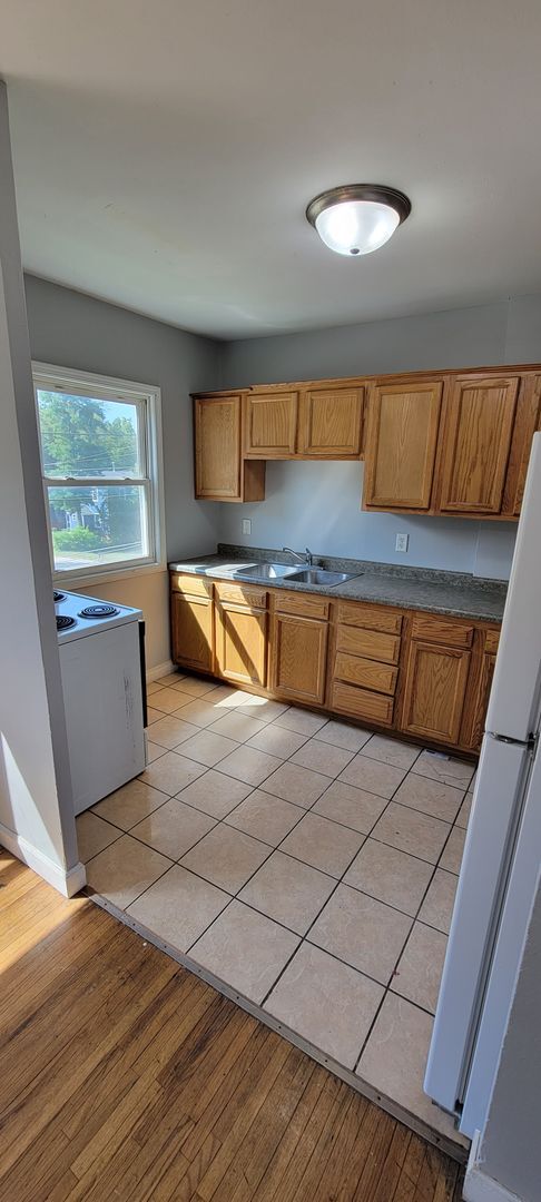Building Photo - 3 Bed 1 Bath Townhouse