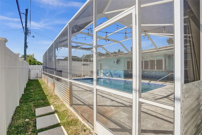Building Photo - 9240 SW 54th St