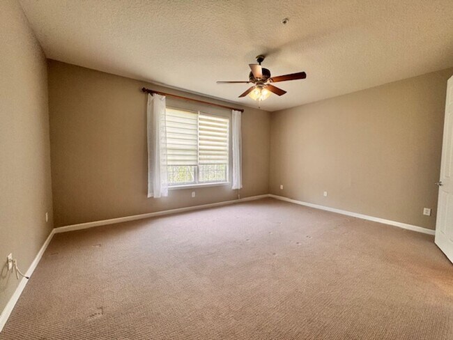 Building Photo - Condominium for rent