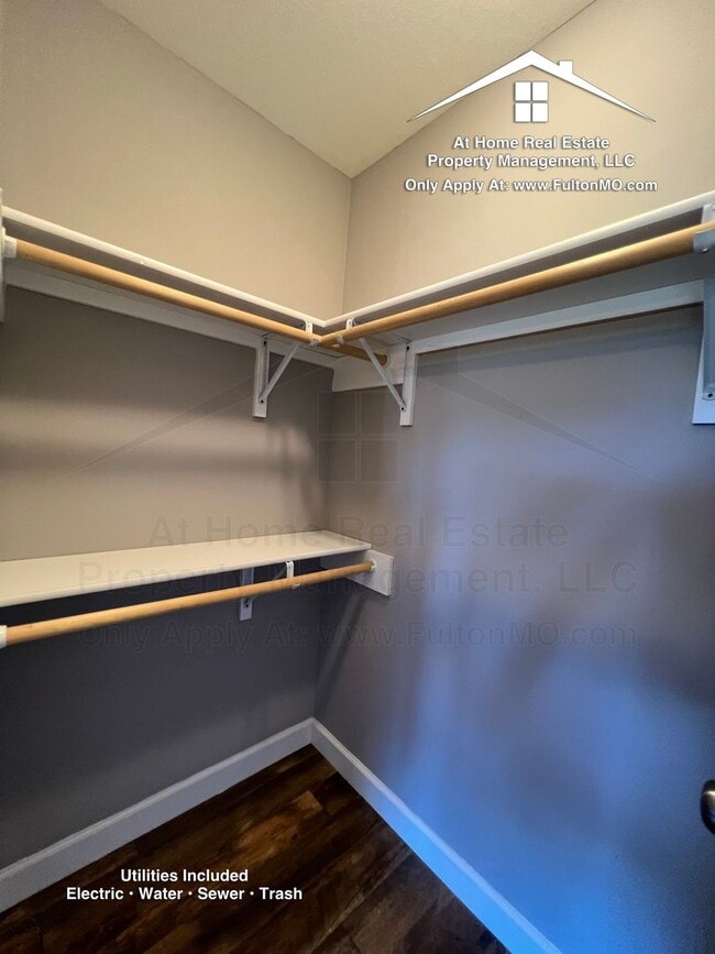 Building Photo - 301 E St Eunice Rd