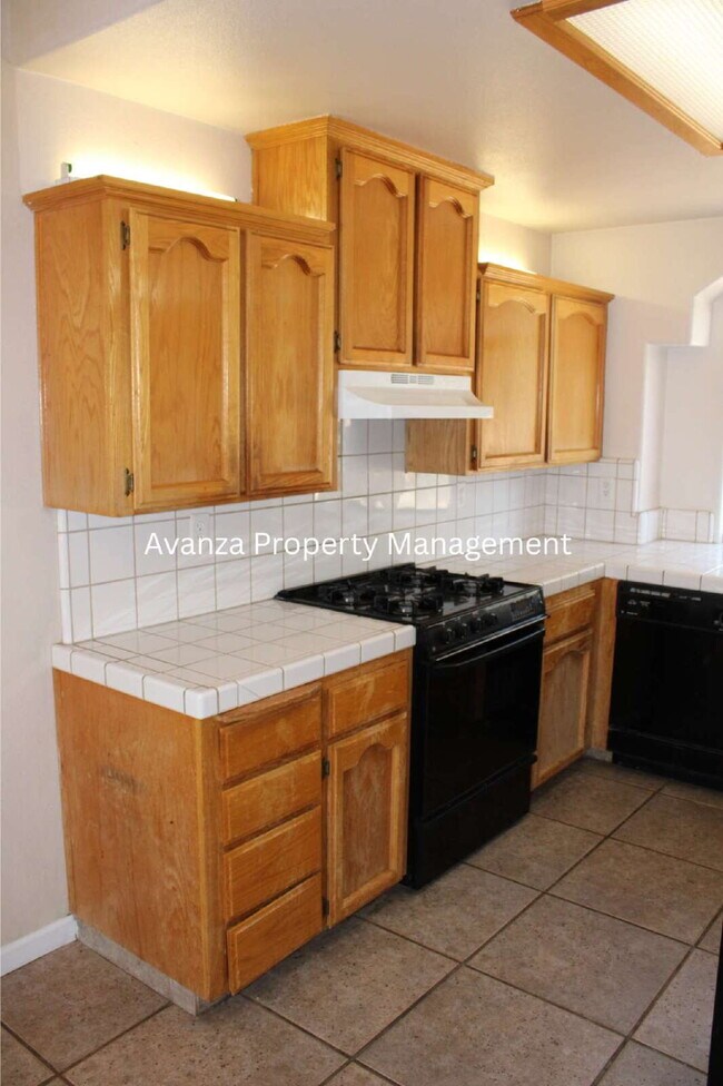 Building Photo - 4 Bedroom/2 Bath Home in Clovis  (Herndon ...
