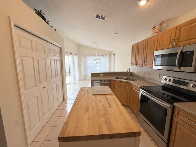 Building Photo - 7801 Brisbane Ct