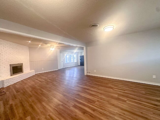 Building Photo - Newly-updated, 3-bedroom near LCU!