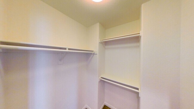 Building Photo - Spacious 4 Bedroom 3 Full Bathroom Home in...