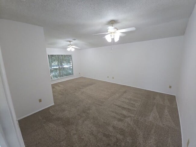 Building Photo - Spacious 3BR Austin Home with Fireplace & ...