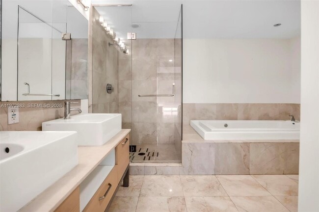 Building Photo - 218 SE 14th St