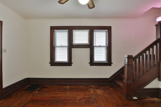 Building Photo - 4 Bedroom North Campus Newly Remodeled House with 2 Decks and Patio