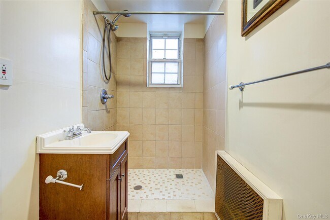 Building Photo - 25 Burns St