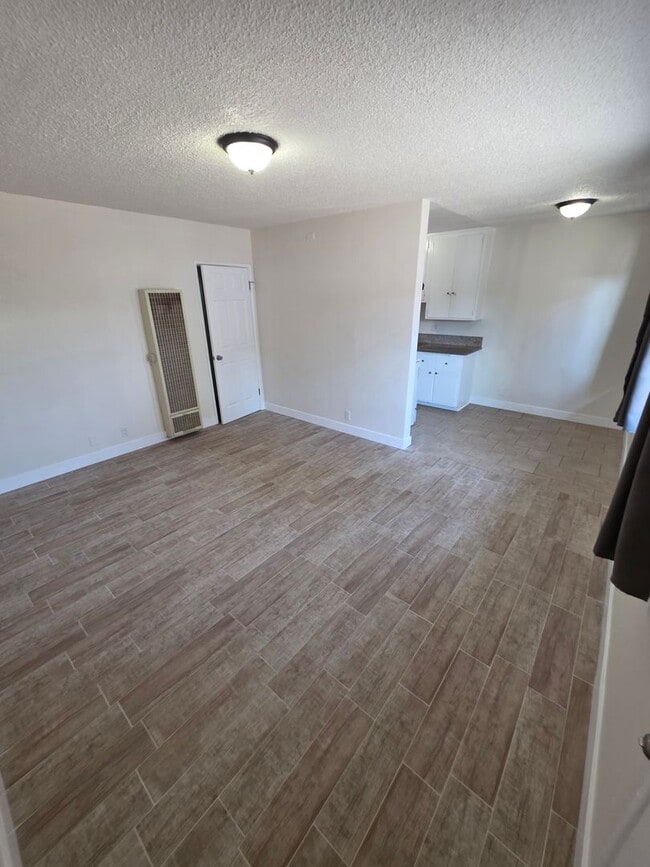 Interior Photo - 4115 Century Blvd