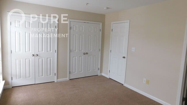 Building Photo - 206 Park Village Cir