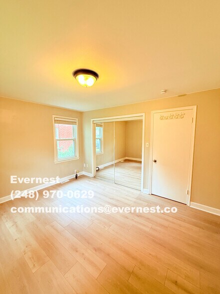 Building Photo - 17252 Sunnybrook Dr