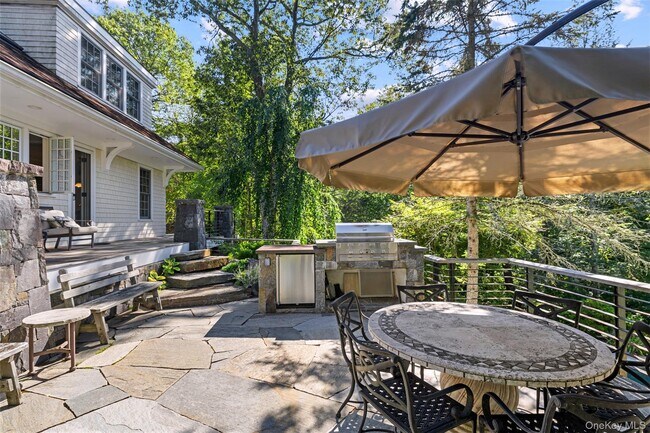 Building Photo - 12 Bishop Park Rd