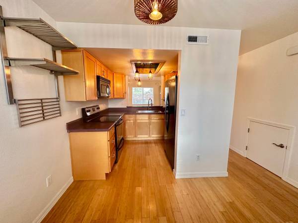 Building Photo - 127 E Hersey St